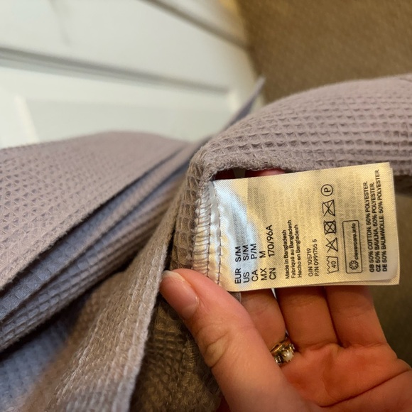 H&M Waffle Bath Robe - Picture 3 of 4